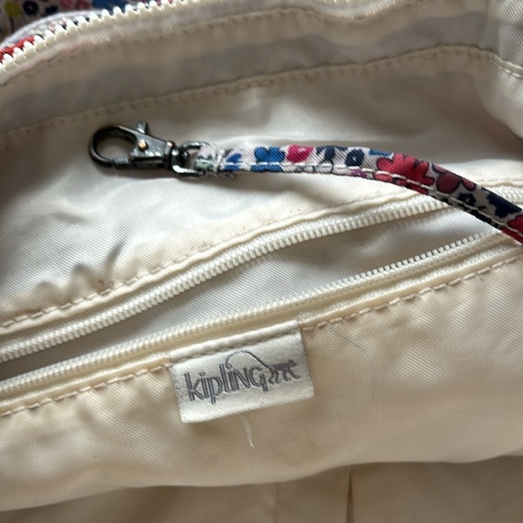 large flowered kipling bag, the bag has many compartments - Picture 10 of 11
